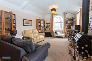 Flat Sitting Room- click for photo gallery